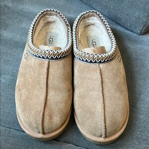 UGG Men's Tan Suede Slippers
